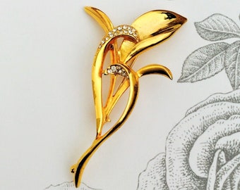 Adorable Retro Gold Tone Flower with Rhinestone Brooch Pin jewelry in gold tone