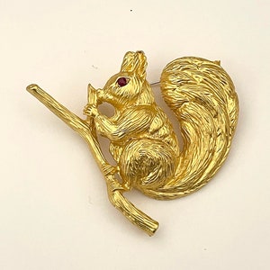 Huge Gold Tone Squirrel Brooch pin jewelry BX78