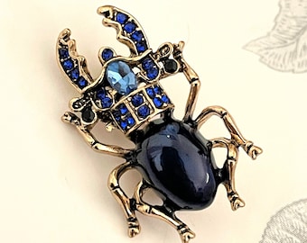 Vintage jewelry Cobalt Beetle Bug Enamel rhinestone Brooch pin in gold tone BX65