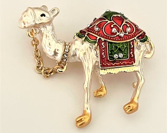 Adorable Christmas Camel Brooch pin in Gold Tone - Camel brooch jewelry BX26