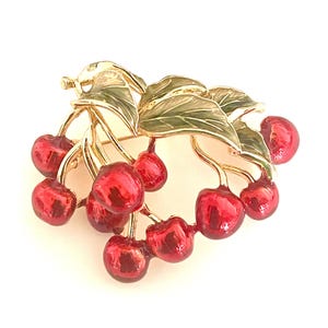 アクセサリー takanadaisuke Red cherry brooch RED CHERRY Brooch, Handmade Beaded Accessory, Swarovski
