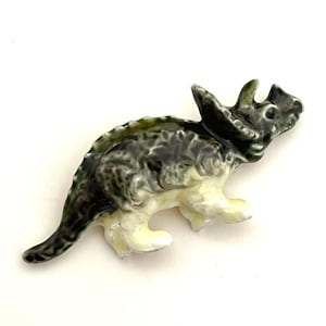 Adorable Dinosaur Triceratops Brooch pin Enamel Jewelry BX82
