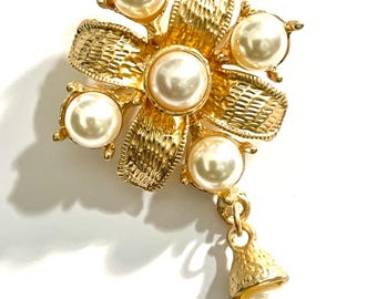 Maltese Faux Pearl dangling pearl brooch pin SW11