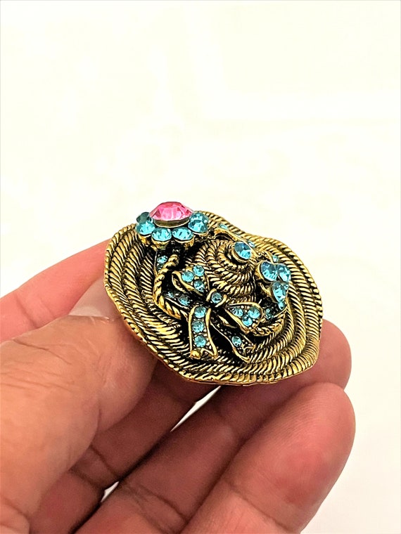 Knotted Gold Tone Hat Rhinestone Brooch Pin or Pendant Jewelry