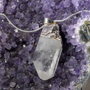 Raw Quartz Crystal Necklace - Clear Quartz Crystal Gemstone Pendant - Raw Stone Protection Necklace Gift for Women - Teenage Girl Gifts