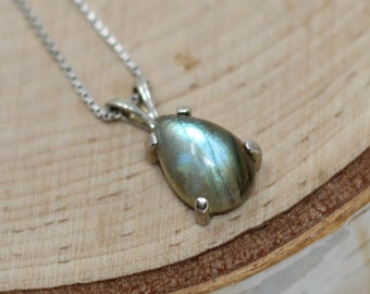 Labradorite Necklaces | Tiny Labradorite Gemstone Pendant for Women | 925 Silver Labradorite Stone Necklace |