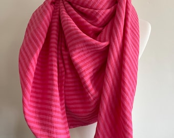 Écharpe XXL en mousseline rayée, style triangle, en mousseline bio, pour femme ; châle, écharpe de yoga, paréo rose et rouge à rayures