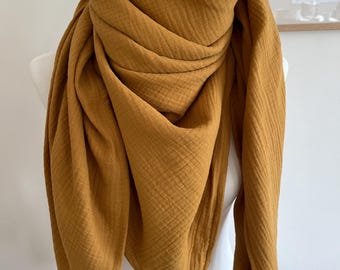 XXL mousseline sjaal CLAY GOLD driehoekige sjaal biologische mousseline damessjaal roze, zwangerschapssjaal, yogasjaal, pareo goudgeel
