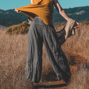 Pantaloni da yoga in cotone grigio / Pantaloni da salotto in cotone naturale Boho / Pantaloni a gamba larga leggeri e traspiranti
