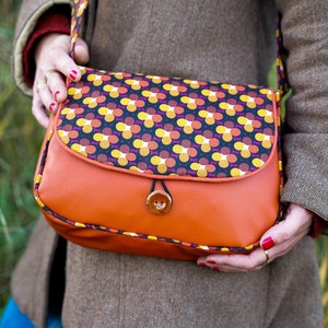 Sac bandoulière femme REVERSIBLE rouille rétro ronds en simili cuir marron ébène et tissu imprimé