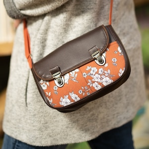 Sac à main bandoulière femme Juliette en simili cuir marron et tissu imprimé rouille fleurs