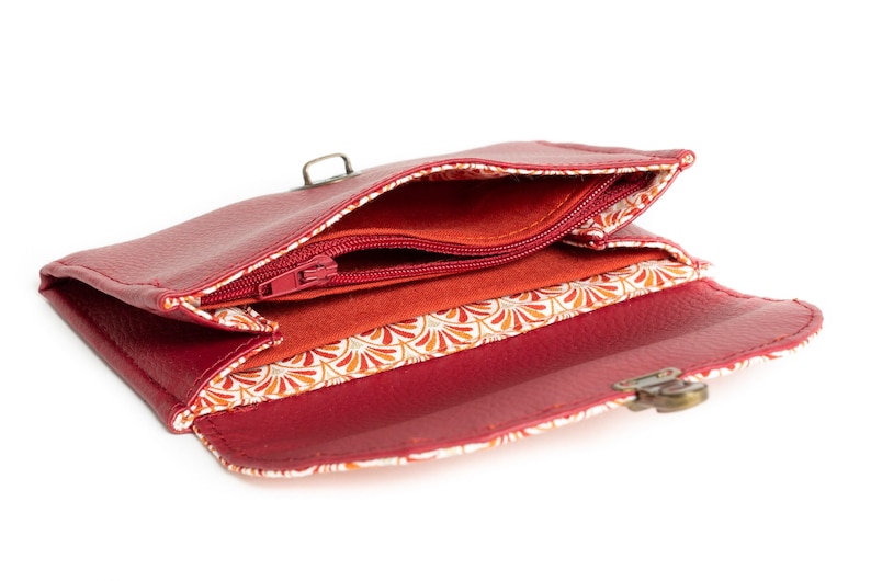 Damen-Geldbörse mit Retro-Sarah-Umhängetasche aus burgunderrotem Kunstleder und geometrisch bedrucktem Stoff Bild 3