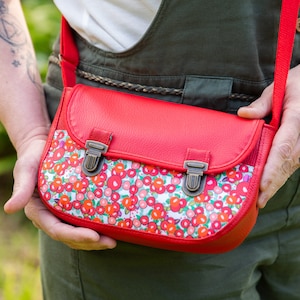Sac à main bandoulière femme en simili cuir rouge et tissu imprimé cerises