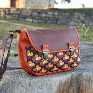 Women's shoulder handbag in rust imitation leather and retro rust print fabric