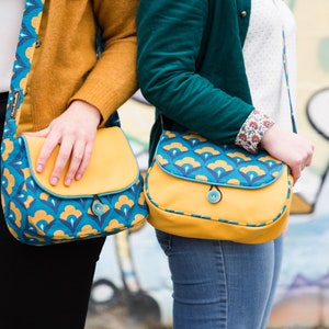 REVERSIBLE Paola women's shoulder bag in mustard yellow imitation leather and retro mustard yellow and turquoise printed fabric image 9