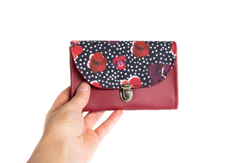 Porte monnaie femme attache cartable simili cuir Poppy rouge bordeaux et tissu imprimé coquelicots et pois image 2