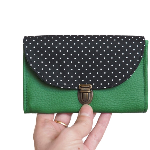 Porte monnaie femme attache cartable simili cuir vert et tissu imprimé noir pois