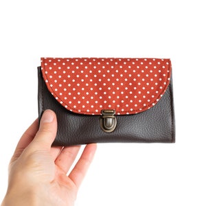 Porte monnaie femme attache cartable rétro Juliette simili cuir marron ébène et tissu imprimé rouille pois