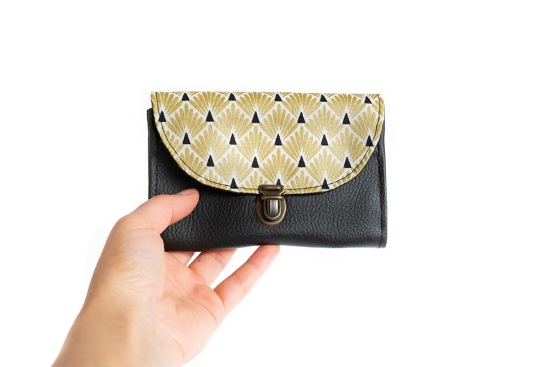 Lucie woman wallet satchel satchel imitation black leather and geometric gold printed fabric image 2