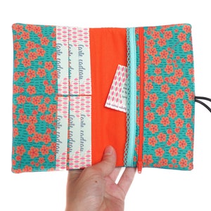 Portefeuille femme simili cuir Lili turquoise tissu imprimé bleu orange fleurs