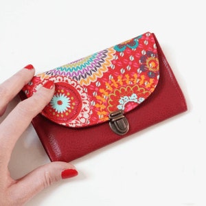 Porte monnaie femme attache cartable simili cuir rouge bordeaux et tissu imprimé rouge multicolore