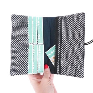 Portefeuille femme simili cuir bleu marine tissu imprimé bleu fleurs