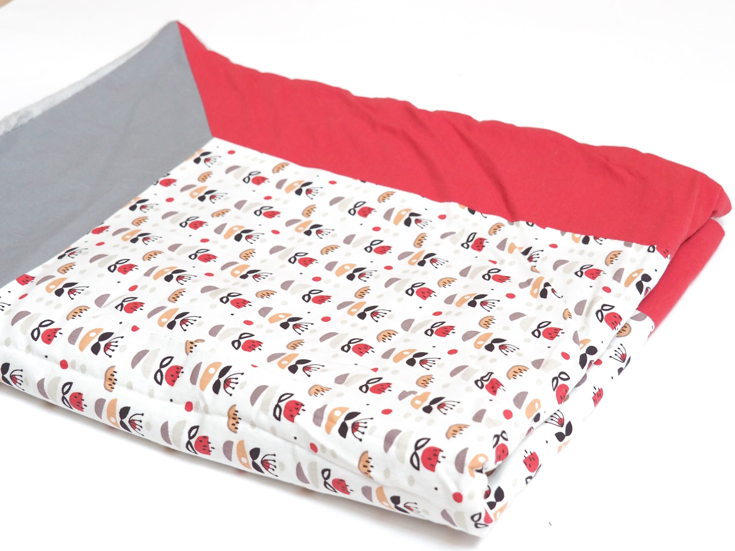 Couverture Bébé Minky et Tissu Imprimé Rouge Gris Géométrique