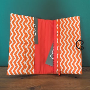 Portefeuille femme simili cuir rouille orange tissu imprimé chevrons blancs