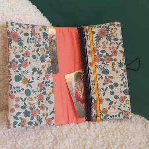 Cartera de acompañante para mujer en piel sintética color melocotón, tela rosa rubor, estampado de flores de lino primaverales