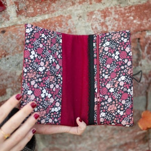 Portefeuille femme compagnon simili cuir Julie rouge bordeaux tissu imprimé fleurs