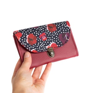 Porte monnaie femme attache cartable simili cuir Poppy rouge bordeaux et tissu imprimé coquelicots et pois image 5