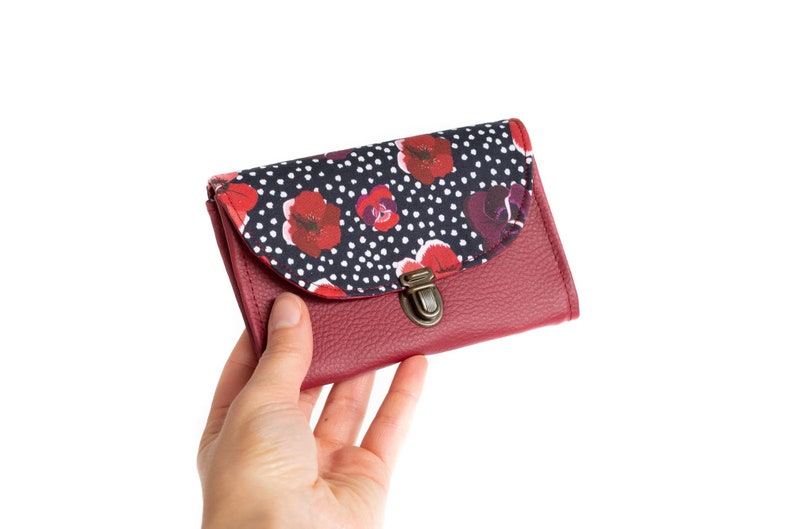 Porte monnaie femme attache cartable simili cuir Poppy rouge bordeaux et tissu imprimé coquelicots et pois image 5