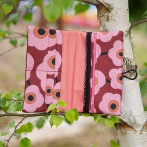 Portefeuille femme compagnon simili cuir Paulette rouge bordeaux tissu imprimé grosses fleurs roses rétro