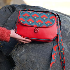 Sac bandoulière femme REVERSIBLE Clotilde en simili cuir rouge et tissu imprimé rouge vintage