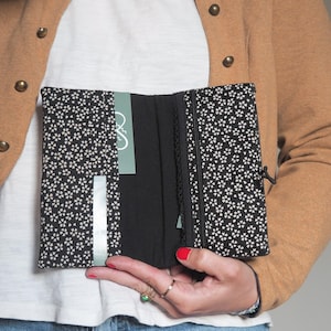 Portefeuille femme simili cuir noir tissu imprimé noir et blanc fleurs japonais