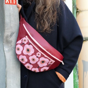 Sac banane femme XL Simili cuir bordeaux et Coton imprimé fleurs rétro roses