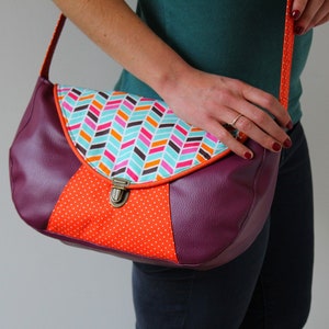 Sac besace femme bandoulière attache cartable simili cuir violet et tissu orange rose