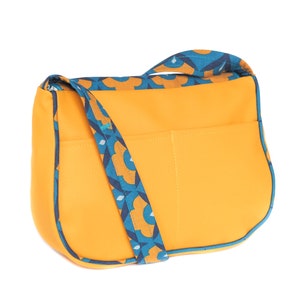 REVERSIBLE Paola women's shoulder bag in mustard yellow imitation leather and retro mustard yellow and turquoise printed fabric image 5