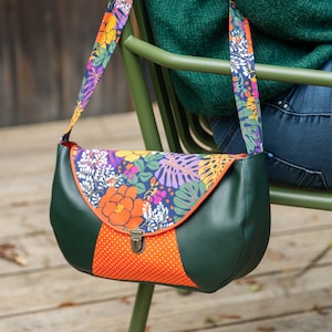 Sac besace femme bandoulière attache cartable simili cuir Camille vert et tissu imprimé fleurs multicolores