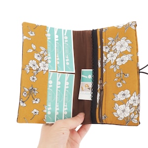 Portefeuille femme simili cuir marron ébène tissu imprimé moutarde fleurs