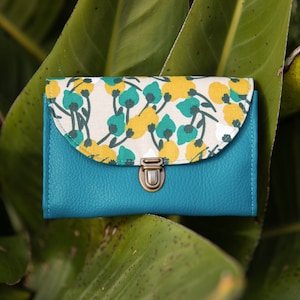 Monedero de mujer Mia con cartera retro en símil piel azul pato y tejido estampado hojas amarillo mostaza