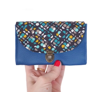 Porte monnaie femme attache cartable simili cuir bleu électrique et tissu marine et turquoise