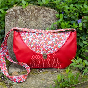 Sac besace femme bandoulière attache cartable simili cuir rouge et tissu imprimé rouge cerises