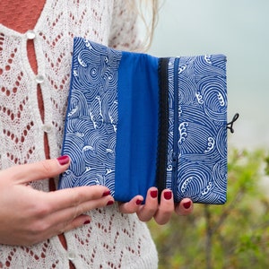 Portefeuille femme Océan simili cuir bleu électrique tissu imprimé vagues