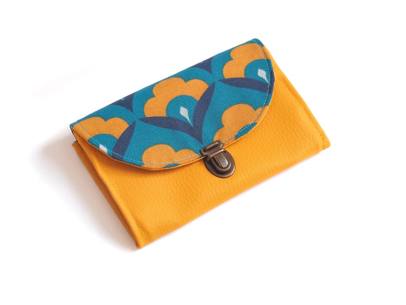 Porte monnaie femme Paola attache cartable simili cuir jaune moutarde et tissu bleu turquoise rétro image 4