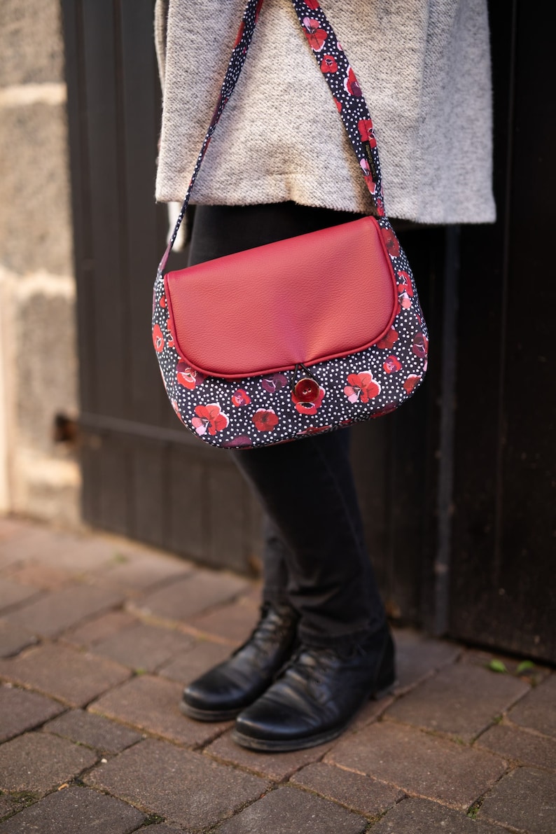 REVERSIBLE Poppy women's shoulder bag in burgundy red imitation leather and poppy and polka dot printed fabric image 7