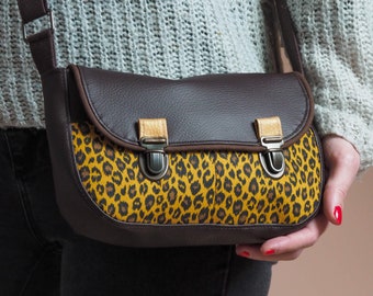 Women's shoulder bag in ebony brown leather and leopard print fabric