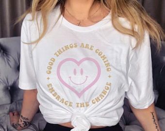 Camiseta "Se avecinan cosas buenas": Corazón sonriente con vibraciones positivas