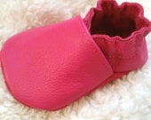 Pink baby shoes, pink toddler shoes, pink baby moccasins, Soft sole shoes, baby shoes leather, baby shoes girl, baby booties, infant shoes,