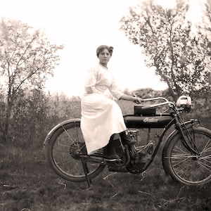 Women on her Indian Motorcycle